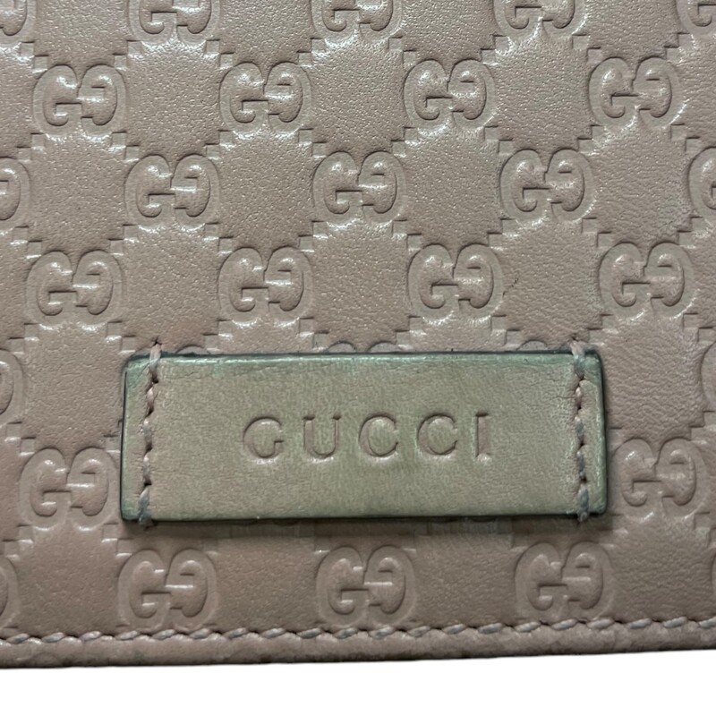 Gucci GG Pink Clutch<br />
This crossbody bag features a leather body, a detachable flat strap, a flap with a magnetic button closure, an interior zip compartment and interior slip pockets.<br />
Style Code:466507-0416<br />
*missing long stap<br />
Dimensions: 7.25L x 4H x 0.75D