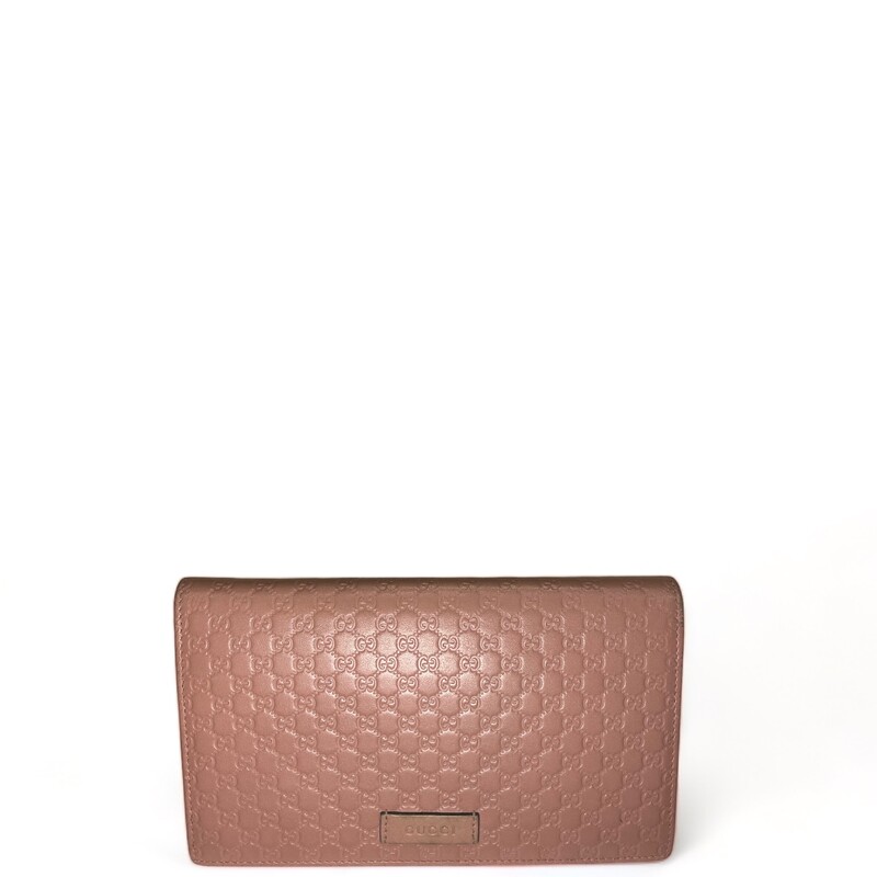 Gucci GG Pink Clutch
This crossbody bag features a leather body, a detachable flat strap, a flap with a magnetic button closure, an interior zip compartment and interior slip pockets.
Style Code:466507-0416
*missing long stap
Dimensions: 7.25L x 4H x 0.75D