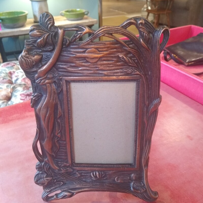 Cast Iron ArtNoveau Frame

Heavy cast iron frame in Art Noveau style.

Size: 7 in wide X  10 in high Holds a 3 in X 5 in photo
