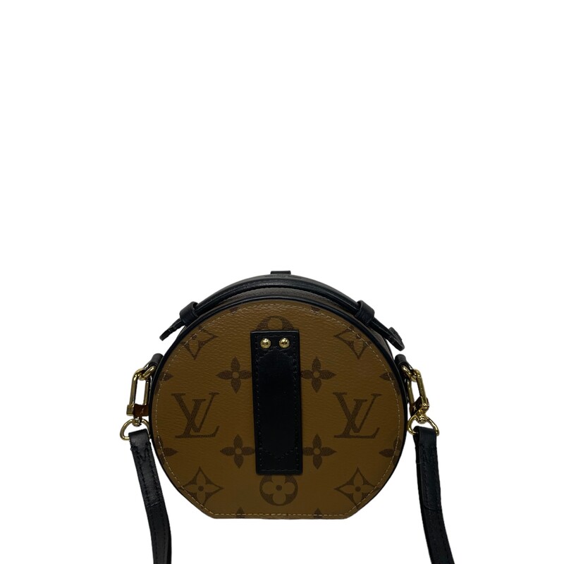 Louis Vuitton Mini Boite Handbag
From the 2019 Collection by Nicolas Ghesquière
Brown Coated Canvas
Printed
Gold-Tone Hardware
Leather Trim
Flat Handle & Single Adjustable Shoulder Strap
Leather Trim Embellishment
Leather Lining & Single Interior Pocket
Zip Closure at Top
Includes Luggage Tag
Dimensions:Shoulder Strap Drop: 21.25
Handle Drop: 1
Height: 4.5
Width: 4.75
Depth: 2.25