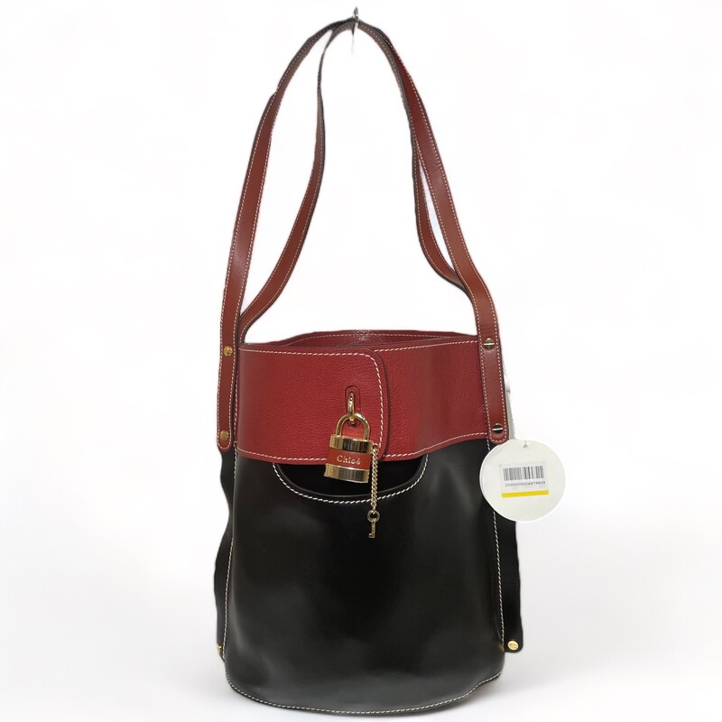 Chloe Aby Bucket
New With Tags
Chloe Aby bucket bag in bicolour shiny calfskin & shiny goatskin leather. This bucket bag features 2 main compartments, 1 center zip pocket, decorative padlock and a shoulder strap with a 13.2 drop.
Dimensions: W: 11.4 x H: 13 x D: 6.5.
Code:01 20 70 65