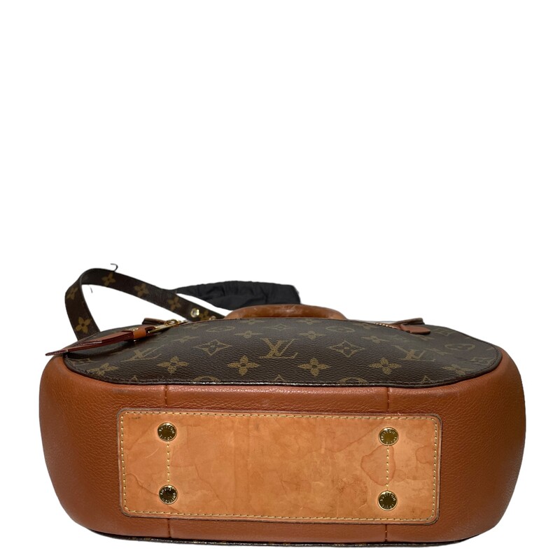 Louis Vuitton Eden 2 Way Bag<br />
Size MM<br />
Date Code : AR2132<br />
This versatile handbag is crafted of traditional monogram toile canvas and features a unique mix of rich calfskin and natural vachetta leather. This bag has a steamer-inspired top handle, an optional monogram coated canvas shoulder strap, and a vachetta leather base. Polished brass signature hardware is found at the frontal press lock, the strap links, and the feet. The front flap opens to a partitioned cocoa microfiber interior with zipper and flat pockets.