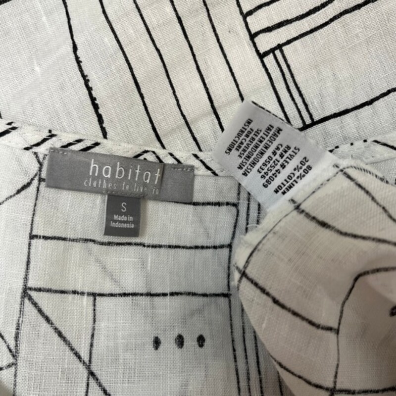 Habitat Geo Print Dress
80% Linen  20% Cotton
Sleeveless
Has Pockets
Cute Buttons
White, and Black
Size: Small