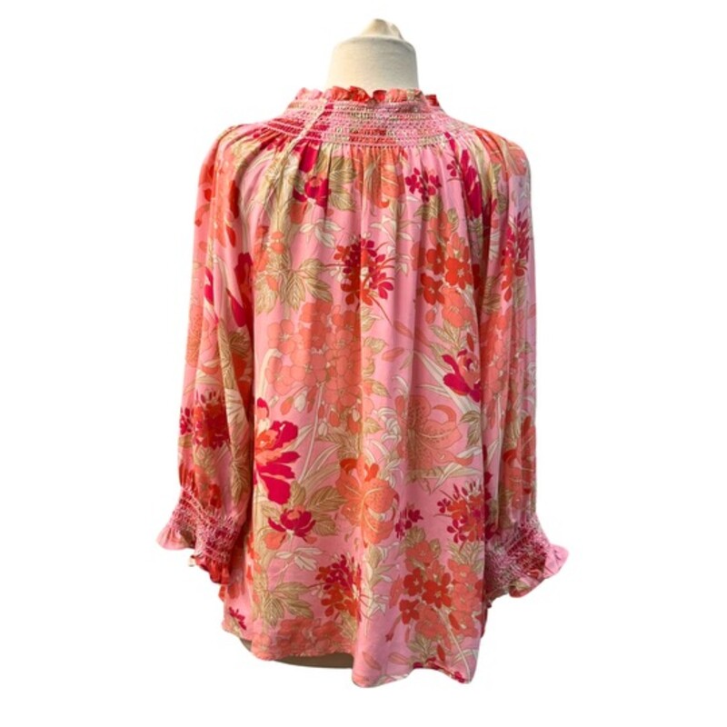 Talbots Floral Top
Smocked Detail
¾ Sleeve
100% Viscose
Colors: Pink, Coral, Beige, and White
Size: Medium
