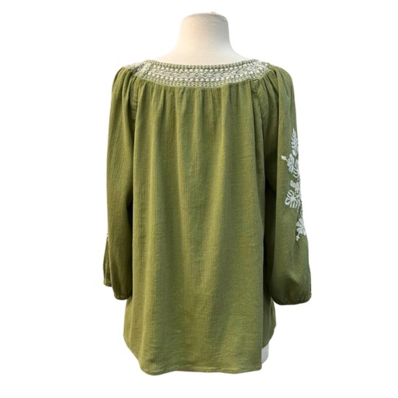 Talbots Embroidered Boho Top<br />
100% Cotton Gauze<br />
Olive and Cream<br />
Size: Medium