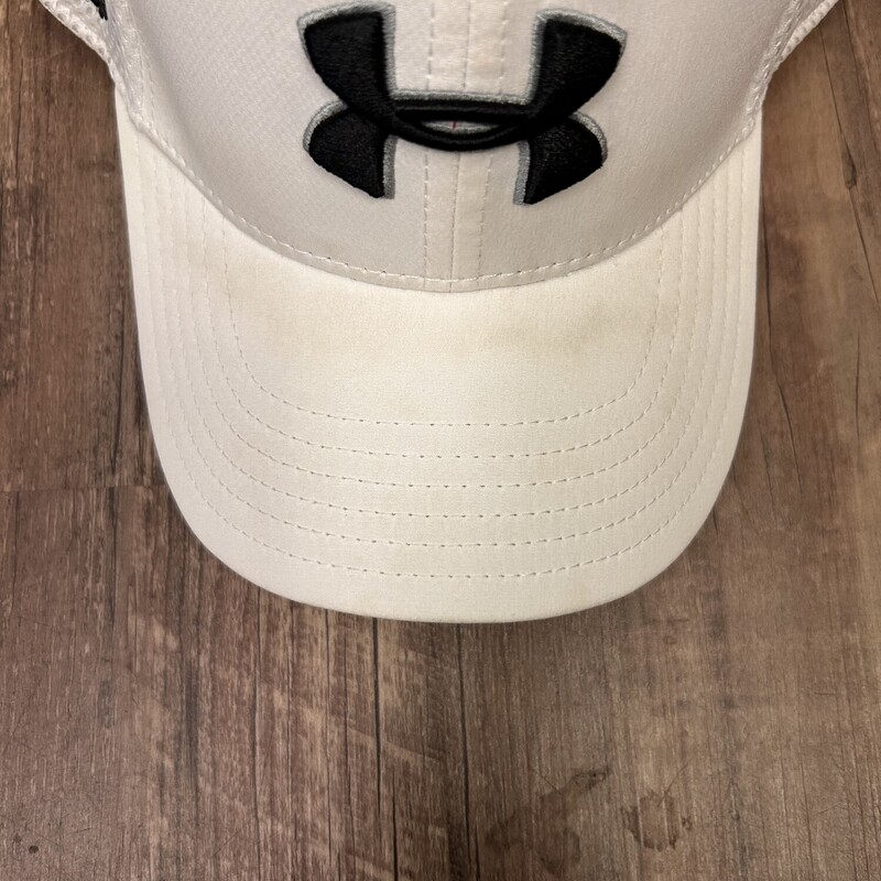 Under Armour Cap AsIs, White, Size: Youth S<br />
Gold Cap has a small stain on rim should come out