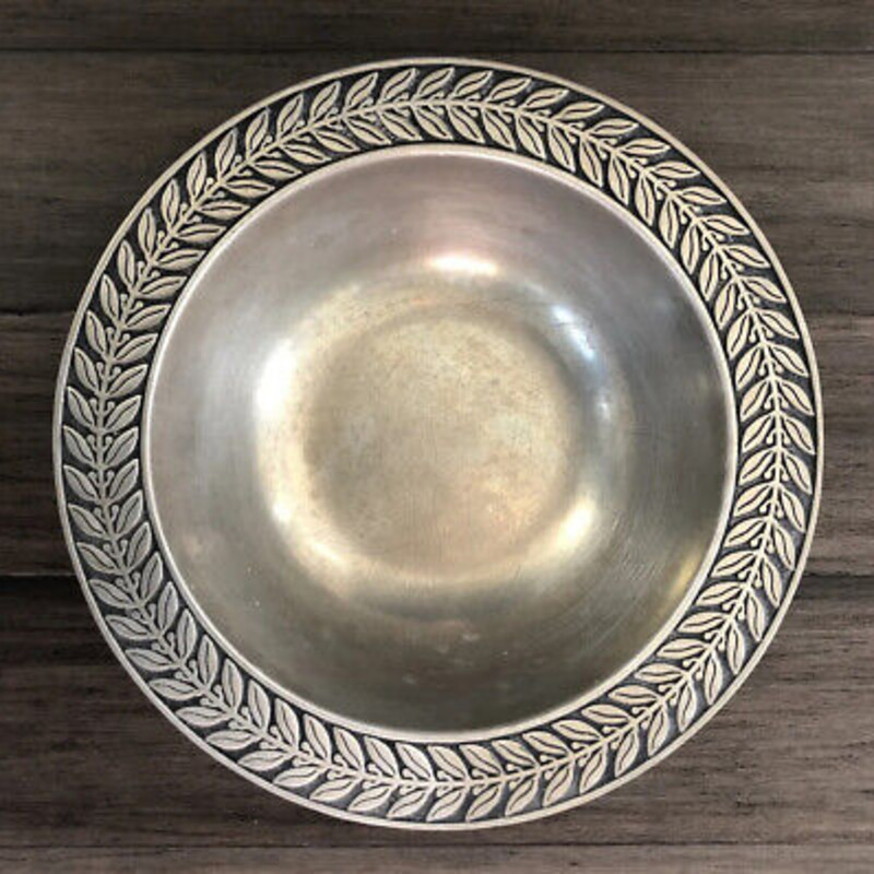 Wilton Armetale Leaf Rim Bowl
Silver Size: 12.5 x 3H