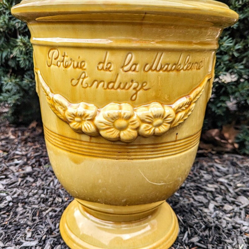 French Anduze Jaune Pot Planter
Yellow Size: 11 x 12.5H