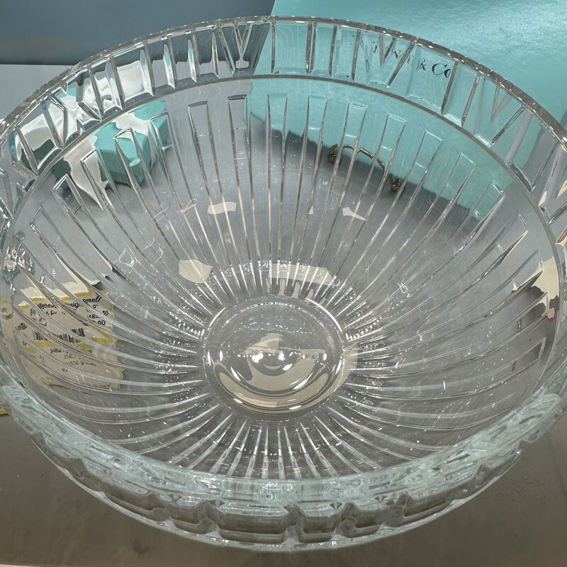Tiffany & Co. Altas Bowl, Crystal<br />
Size: 10in