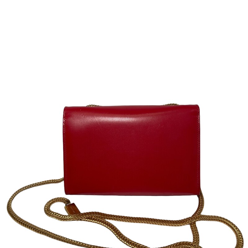 YSL So Kate Tassel Crossbody
This Kate crossbody bag from Saint Laurent is designed using red leather with a gold-toned YSL accent and tassel motif attached to the front. This bag is finished with a sturdy chain strap and a suede-lined interior.
Dimensions: 7x4 strap drop 21
Code: 326076-496395