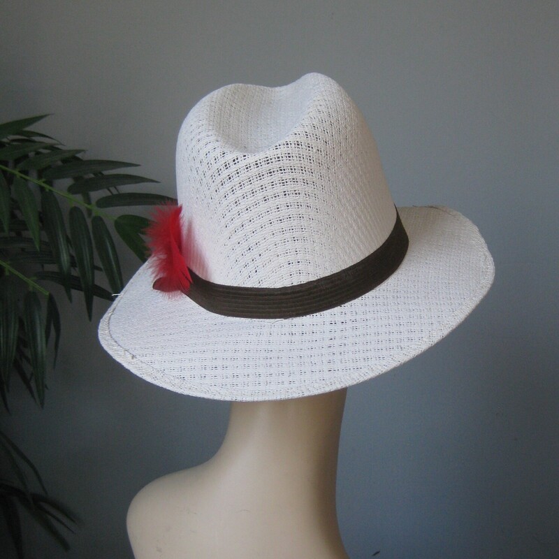 Mexican Straw, White, Size: None
Chic white hat made in Mexico.
It's made of raffia or almost like a caning material that has been dyed white and the hat itself hardened with some kind of finish.  Dark brown hat band with a small red tuft of feathers. Inside it has a black leather band that measures 22 around.
Excellent condition.
Thanks for looking!
#65475