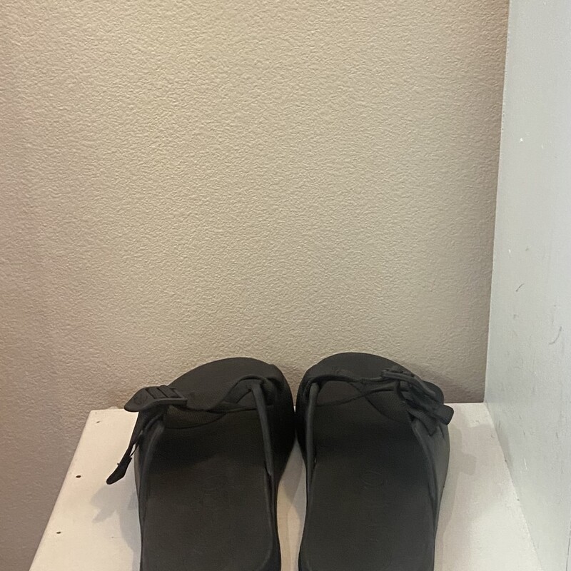 Black Slide Sandal<br />
Black<br />
Size: 9