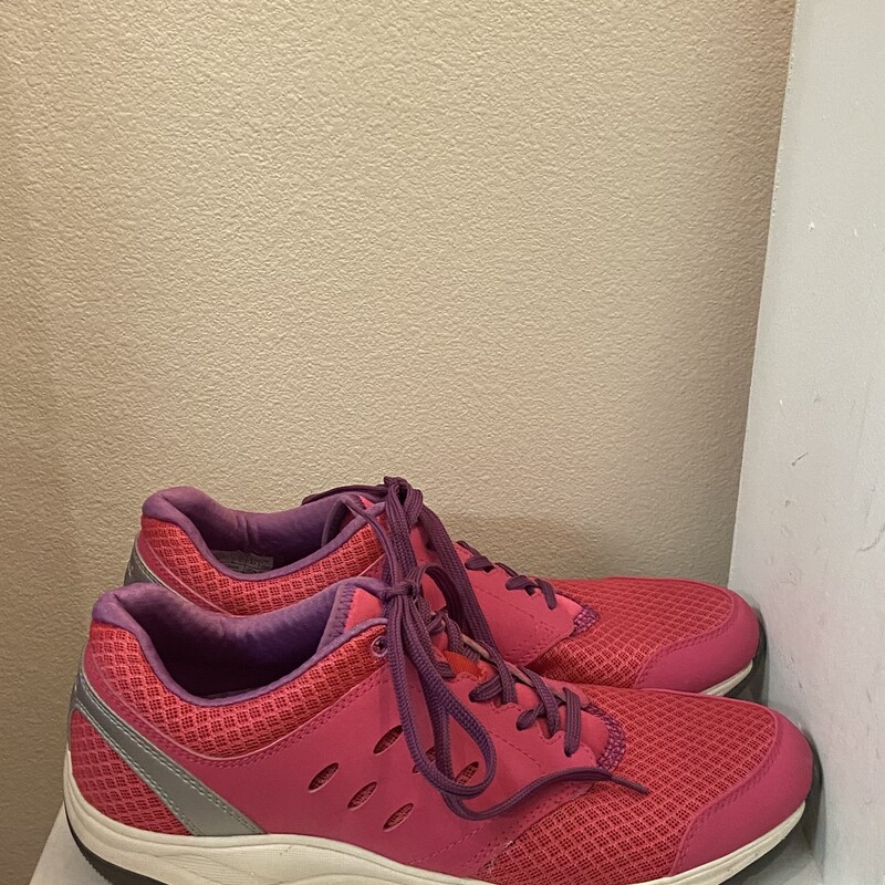 Pink/prp Mesh Sneaker<br />
Pnk/prp<br />
Size: 10