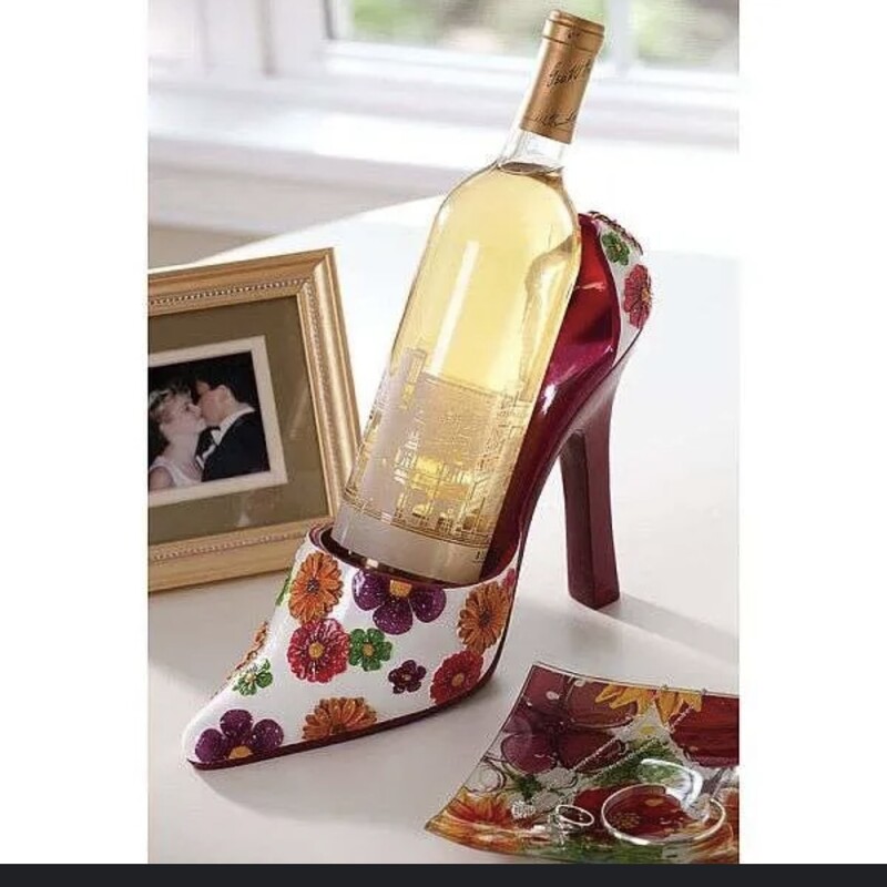 Hi Heel Wine Bottle Holder, Floral Heel<br />
All Sales Are Final<br />
No Returns<br />
<br />
Shipping Available<br />
 or<br />
 Pick Up In Store Within 7 Days of Purchase<br />
<br />
Thank You<3
