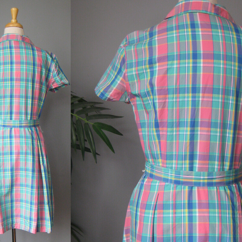 Perfect preppy summer dress from Brooks Brothers.
It's made of smooth cotton poplin (like a shirting material) in a pretty blue and pink plaid.

It buttons all the way open from the neck to the hem
Short sleeves
Pleated skirt
Pockets
removeable sash belt
Marked size 12
Flat measurements, pls double where appropriate:
Shoulder to shoulder: 15.5
armpit to armpit: 21.5
waist: 17
hip: 24
length: 37
75

thanks for looking!
#2592