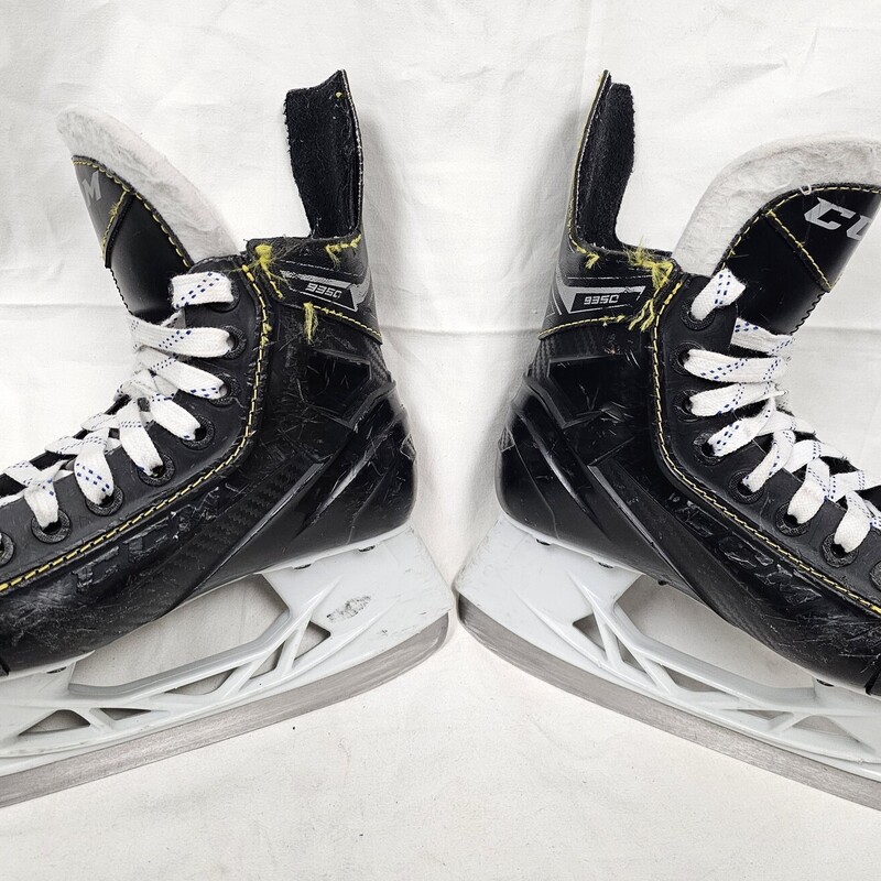 Pre-owned CCM Super Tacks 9350 Junior Hockey Skates, Size: 1