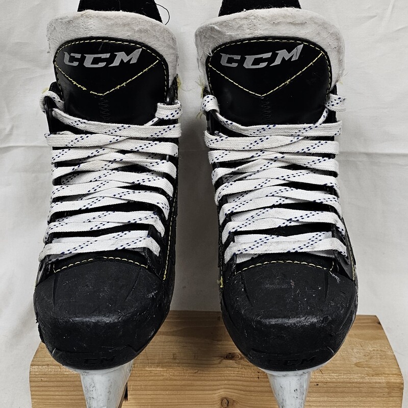 Pre-owned CCM Super Tacks 9350 Junior Hockey Skates, Size: 1