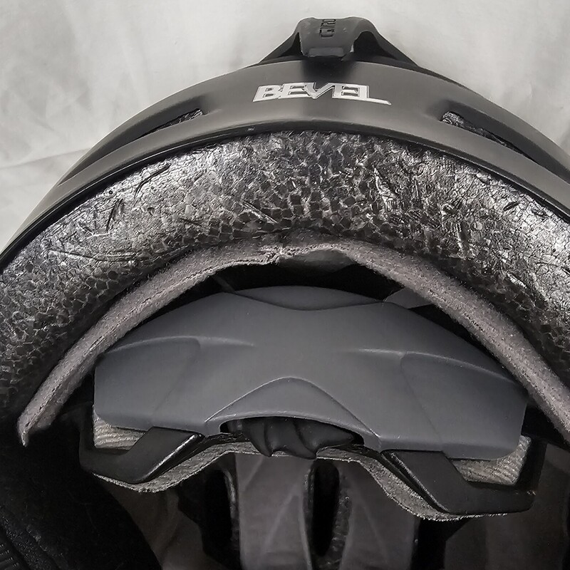 Pre-owned Giro Bevel Ski & Snowboard Helmet, Size: Adult S (52-55.5cm) Adjustable.  MSRP $79.99