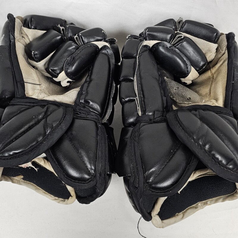 Pre-owned Christian Diamond HG4000 Hockey Gloves, Size: 14. Older model but life still left in these gloves!  MSRP $159.99