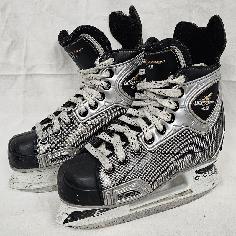 Pre-owned CCM Vector 3.0 Hockey Skates, Size: Y13.5