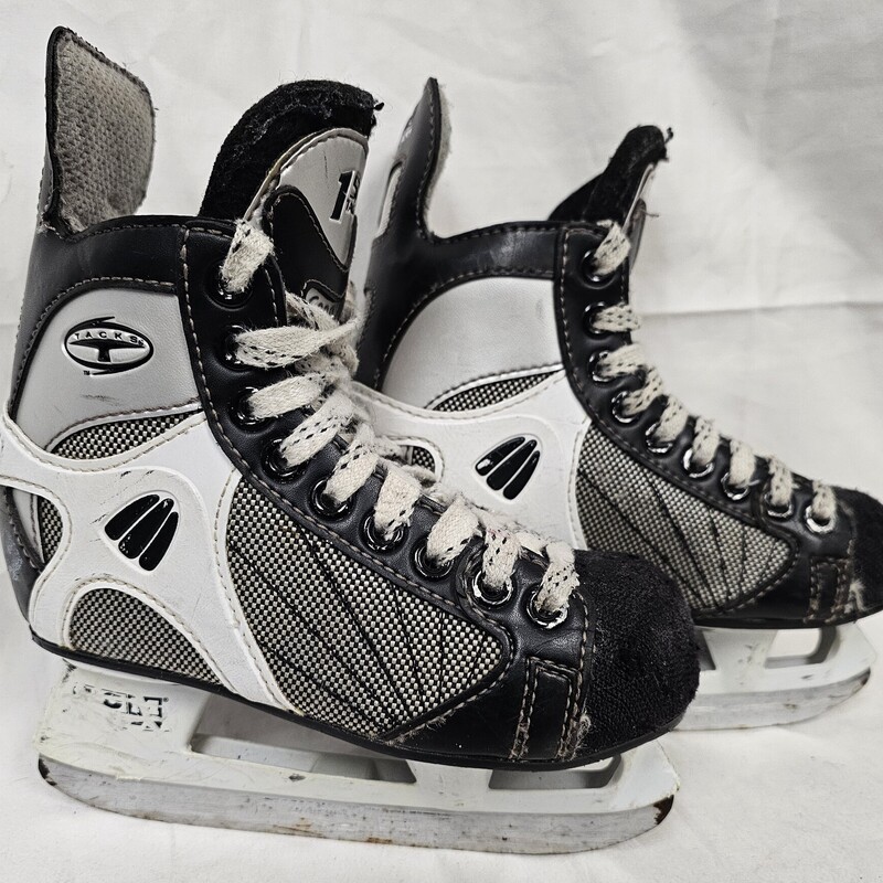 Pre-owned CCM Tacks 152 Hockey Skates, Size: Y11.5