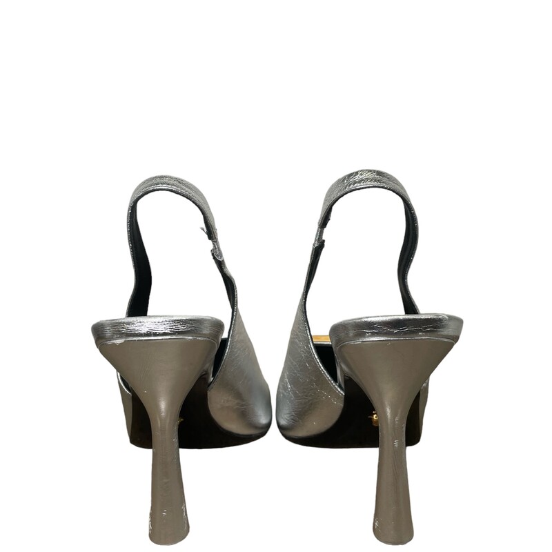 Versace Medusa Plaque Slingback Sandals<br />
Heel: 11cm<br />
100% Calf Leather<br />
Made in Italy<br />
Designer Model Number: 10056751A04280<br />
Designer Colour: 1E01V