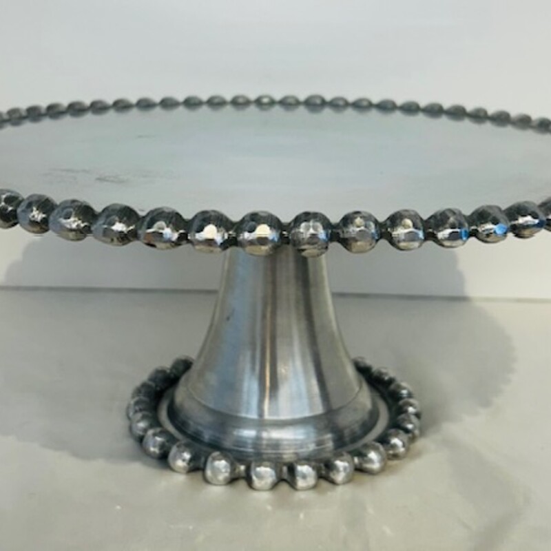 Bead Rim Cake Stand
as is some scratching
Silver, Size: 12.5x5H