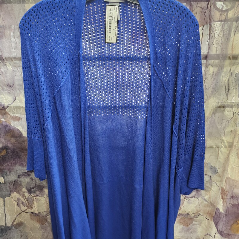 Short sleeve light weight duster style top in blue. No close front and summer ready for layering in OH weather.