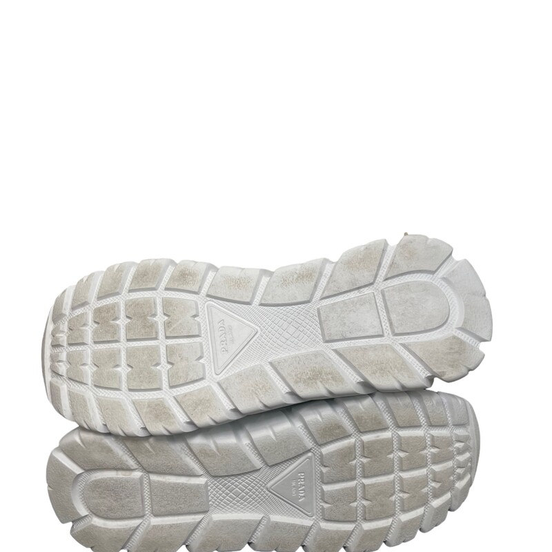 Prada Rush Gabardine Low-Top Nylon Sneakers
White
Size: 40
*Some minor yellowing of fabric by soles