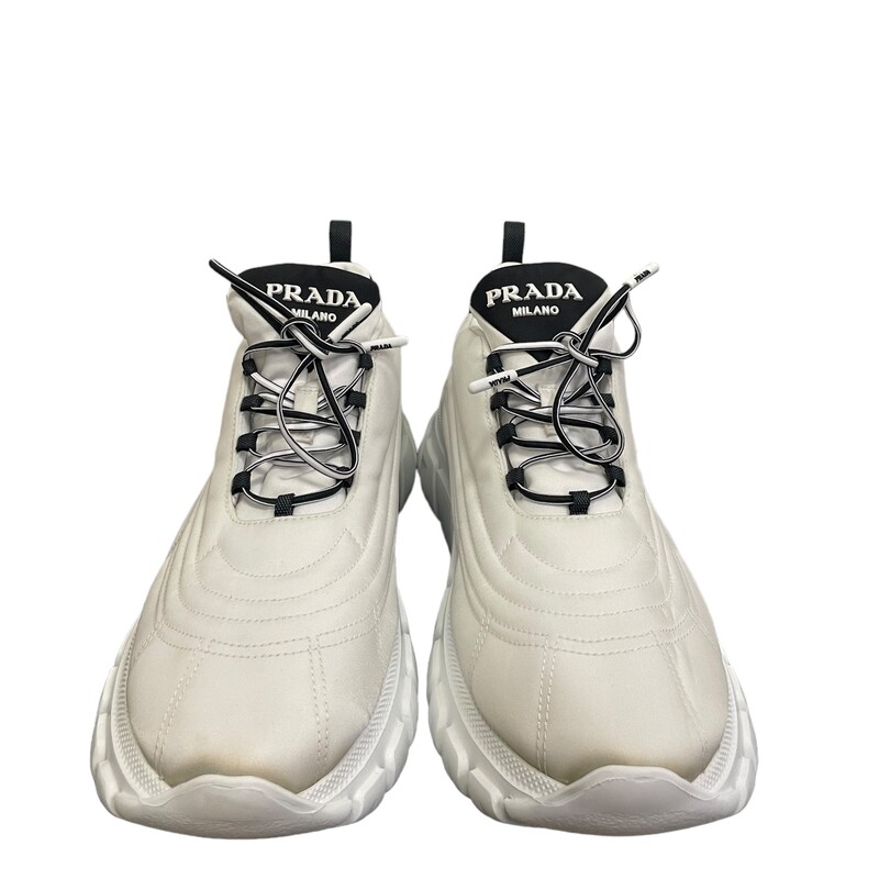 Prada Rush Gabardine Low-Top Nylon Sneakers
White
Size: 40
*Some minor yellowing of fabric by soles
