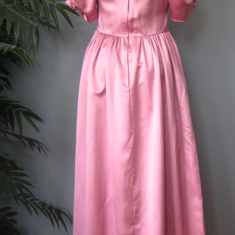 Vtg Satin Gown, Pink, Size: Medium
Amazing gown in pink satin.
The main feature are the pretty puffy full sleeves with rosettes.
The tops of the sleeves are elasticized, so you could experiment with wearing this off the shoulders.
Sweetheart neckline
Simple but full gathered skirt - add a crinoline for extra fullness.
center back zipper
Excellent vintage condition, a couple of very small spots.

No tags - possibly handmade
Flat measurements, please double where appropriate:
armpit to armpit: 17
waist: 14.5
hip: 25.5
length: 54 (in the back)

Thanks for looking!
#56939