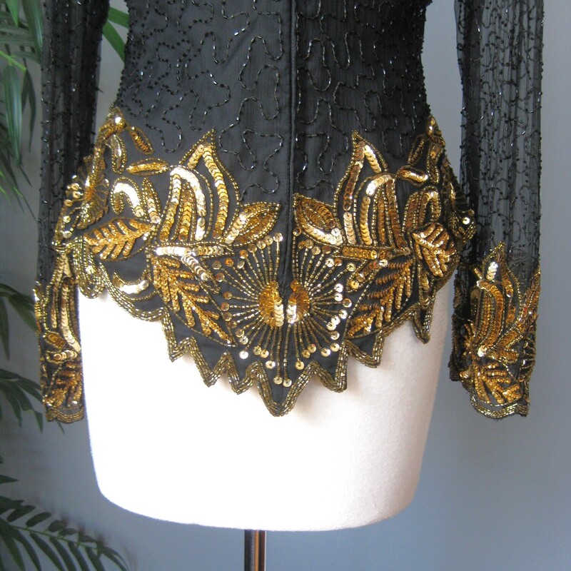 Vtg Law. Kazar Bead Silk, Black, Size: L
black and gold sequined top for special ocassions
by
Lawrence Kazar

gorgeous shaped silhouette, long sleeves,
silk shell
made in India
short sleeves
shoulder pads
fullly lined
long zipper in the back
Flat measurements:
shoulder to shoulder: 18
armpit to armpit: 20.25
waist area: 15.5
length: 22.3
underarm sleeve seam: 23
sleeve from edge of shoulder pads to end: 23
excellent condition, no flaws.

thanks for looking!
#1933