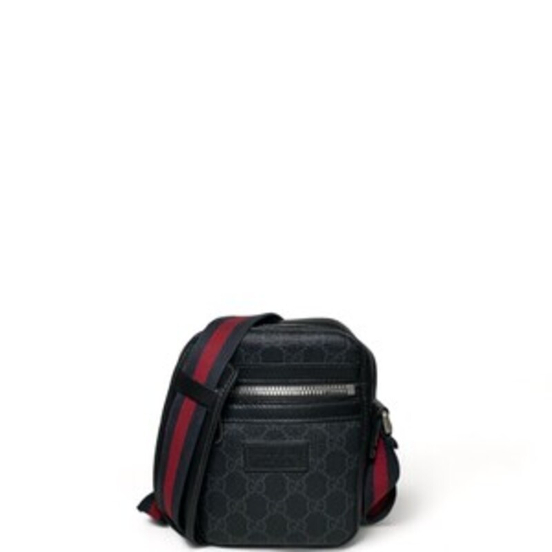 Gucci GG Messenger

Dimensions:
5.7 W x 7H x 2.4 drop
some wear on the strap