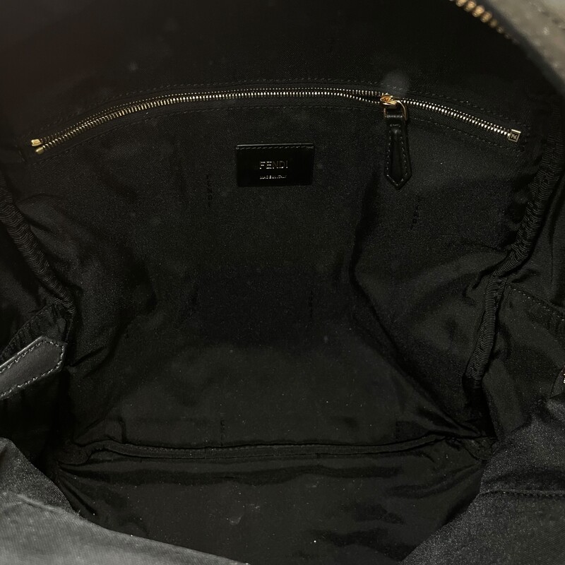 Fendi Monster Nylon, Black, Size: Large<br />
Bag Bugs Monster Backpack Rucksack Daypack Nylon Leather Black<br />
Gold Hardware<br />
Model : 7VZ012<br />
Dimensions:15.55'' x 12.99'' x 5.51''
