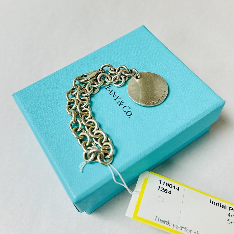 Tiffany & Co. 925 Sterling Silver 5th Avenue Notes Bracelet + Charm, includes box<br />
Size: 8in
