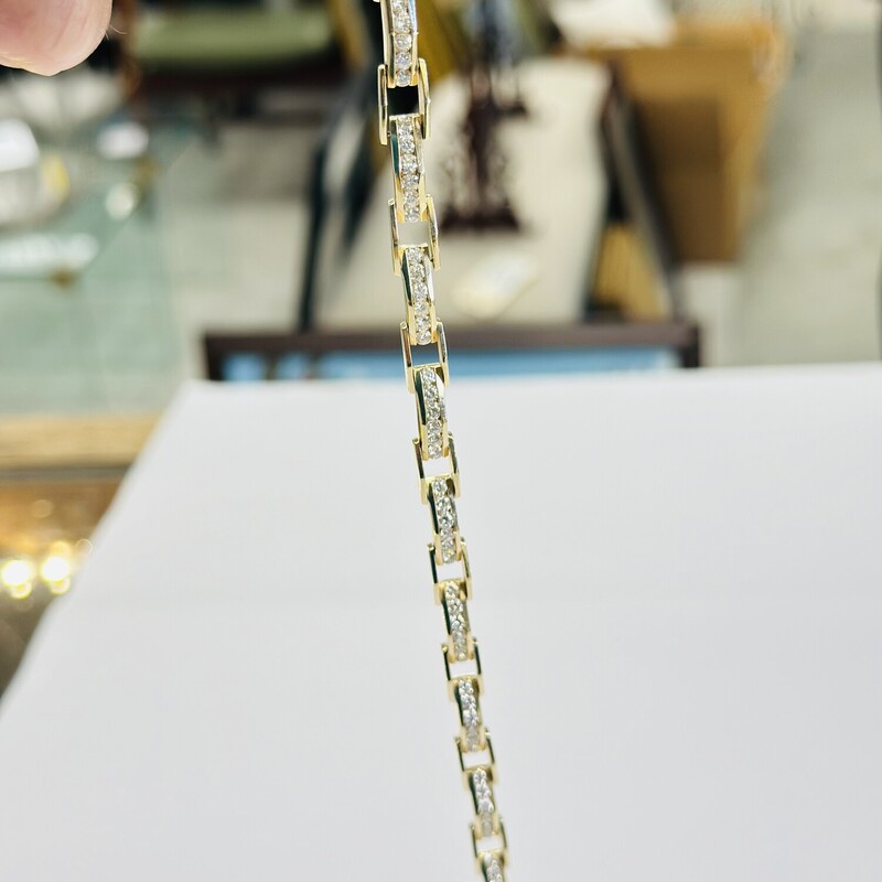 Approximately 4 carat Diamond Tennis Bracelet, 14K Gold
Size: 8in