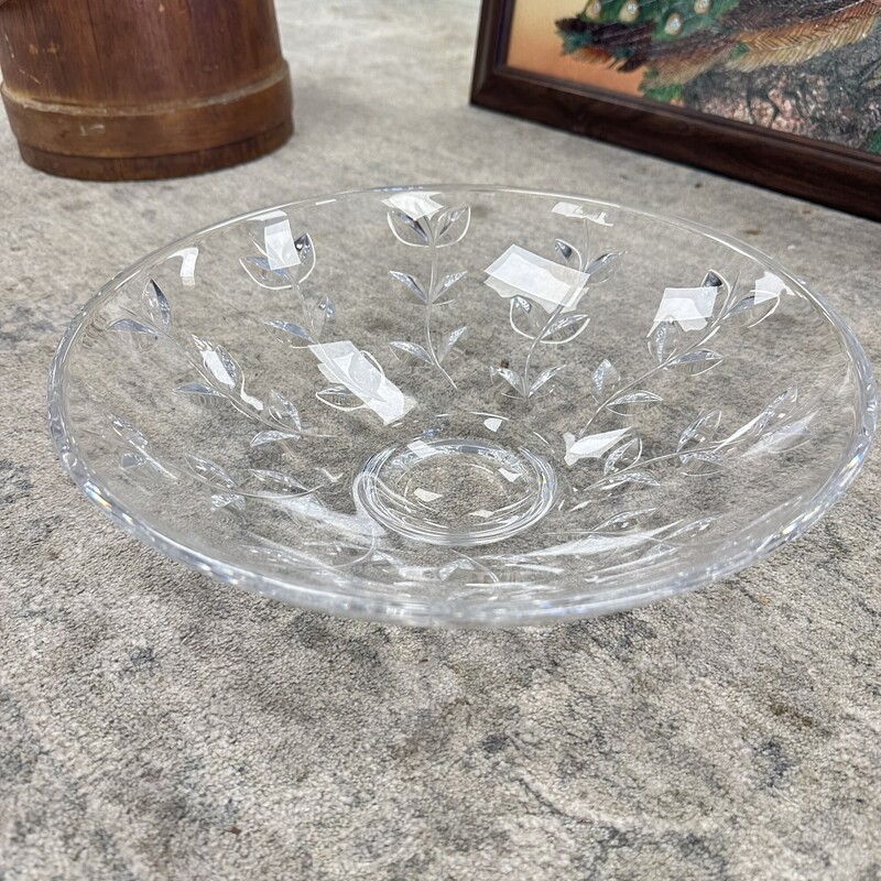 Tiffany & Co. Leaves/Vines Crystal Bowl, Clear
Size: 12in