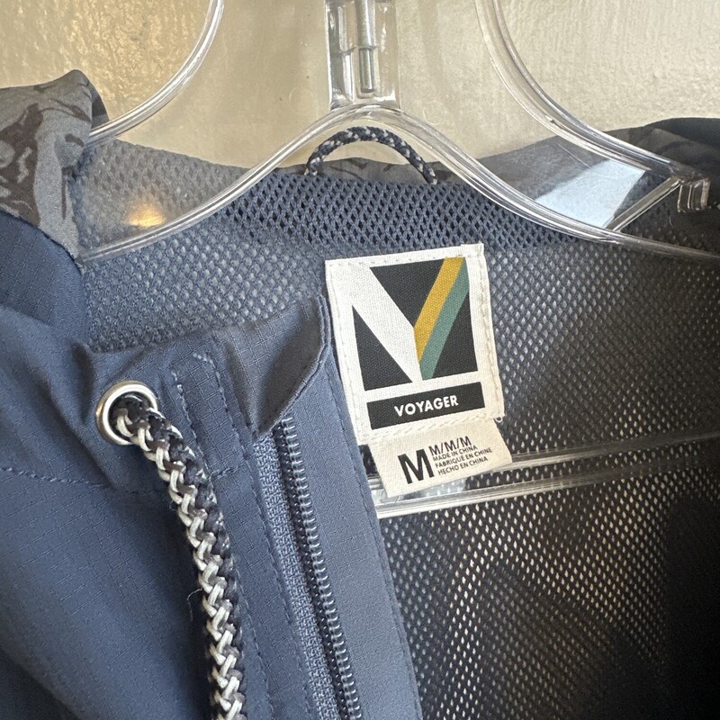 NWT Voyager Windbreaker, Blue, Size: Med
New with tags
all sales final
shipping available
free in store pick up within 7 days of purchse