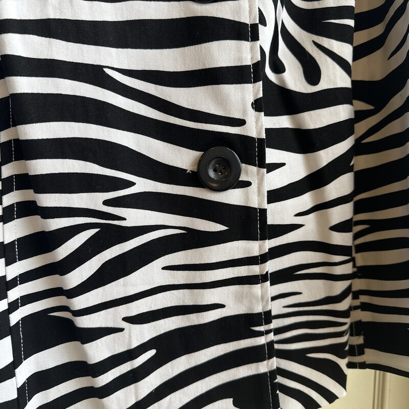 NWT Eminent Jacket, Blk/wht, Size: 2x<br />
New with tags<br />
all sales final<br />
shipping available<br />
free in store pick up within 7 days of purchse