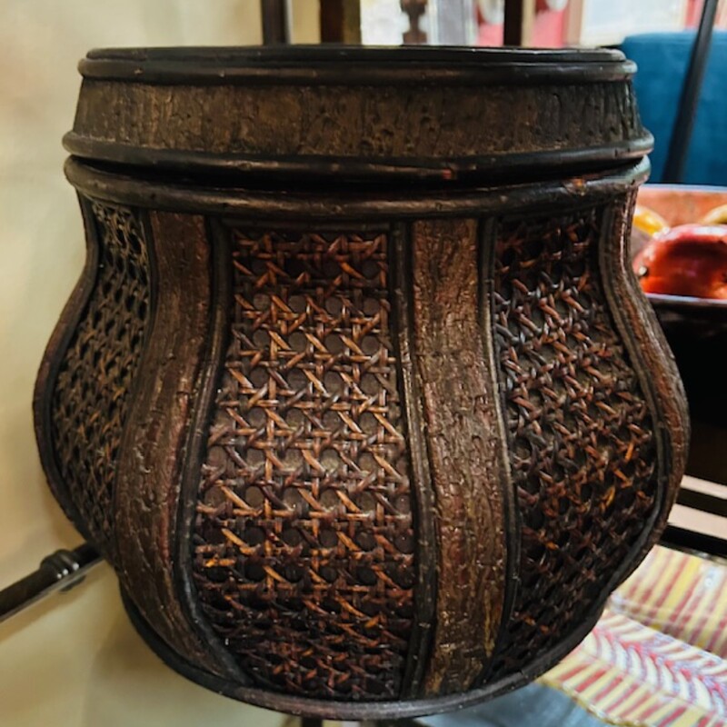 Trellis Woven With Lid