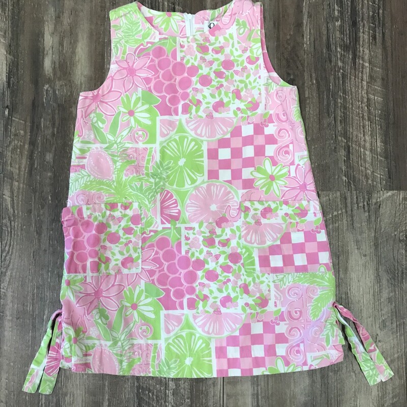 Lilly Pulitzer Shift Asis, Pink, Size: 5 Toddler
as is... the dress is in good condition. the side seam near the pocket had come open. It just requires a straight stitch