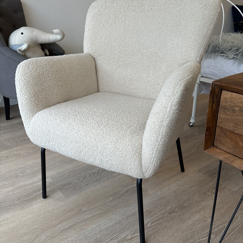 Jovi Accent Chair<br />
Off White<br />
Size: 28 W X 28 D X34 H In