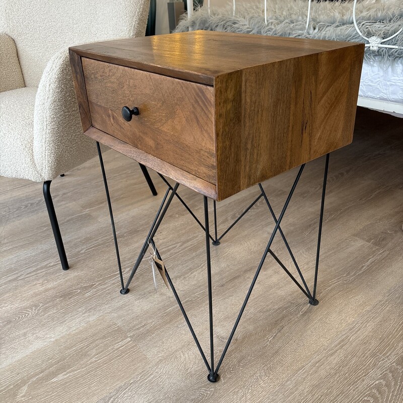 Missoula Side Table<br />
Single Drawer<br />
Natural<br />
Size: 18W X 14D X 25H In