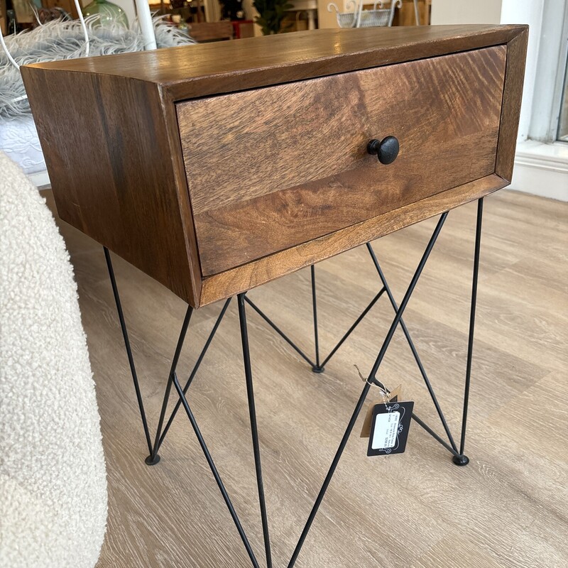 Missoula Side Table
Single Drawer
Natural
Size: 18W X 14D X 25H In