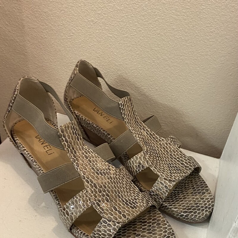Taupe Snake Pat Sandal<br />
Taupe<br />
Size: 9.5 R $150