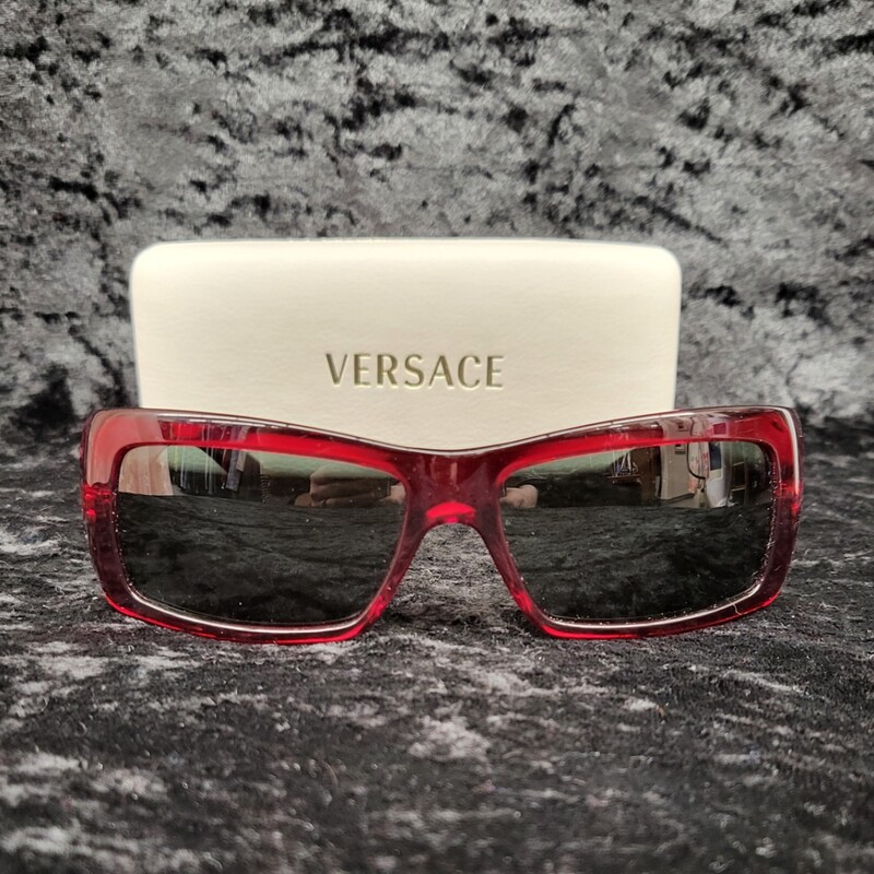 Model 4081 Sunglasses, Red comes with hard case in perfect preloved condition!