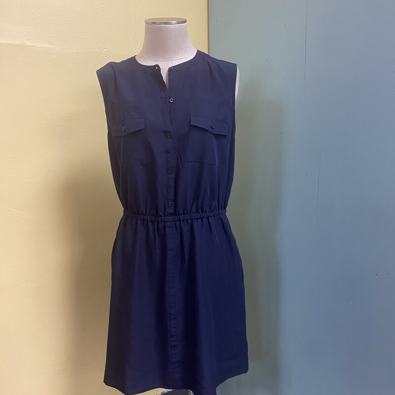 navy sundress
button down to the waist
elastic waist
with pockets on the side and the front

Old Navy, Navy, Size: L