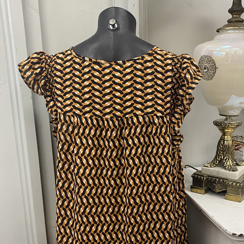 a beautiful complimentary top<br />
ruffle sleeve, slight v with tie at the neckline<br />
loose flowy<br />
great pattern, solid mustard background with black and pale pink design<br />
<br />
Who What Wear, Mustard, Size: L
