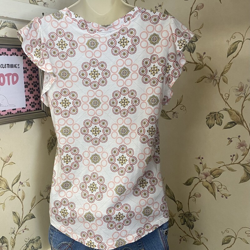 such a cute top!!!<br />
solid white with a fun pattern throughout<br />
barely ruffle sleeve<br />
fitted through the torso<br />
Ann Taylor, White, Size: S