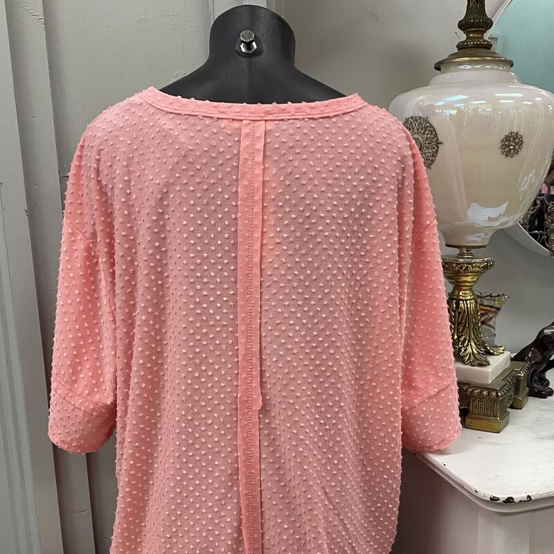 a great top for spring!<br />
popcorn style, loose fit<br />
gorgeous pink!!!<br />
<br />
Hopely, Pink, Size: M